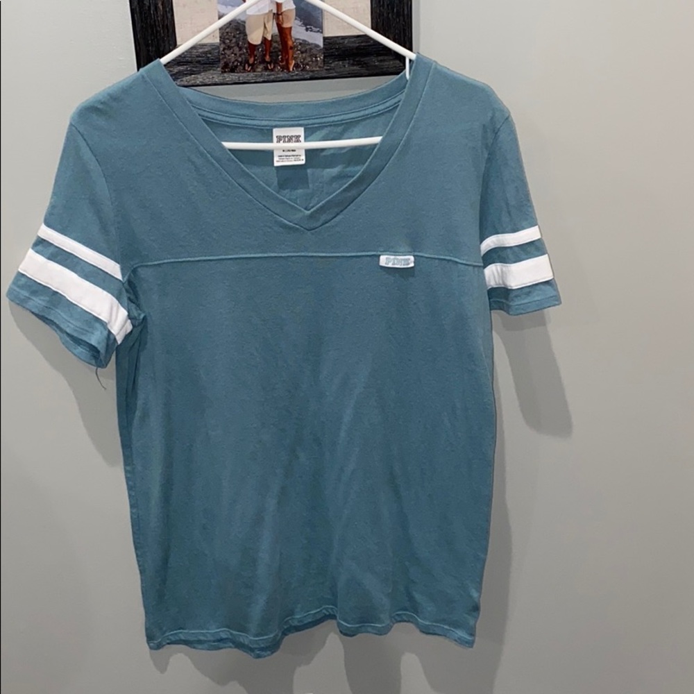 pink t-shirt